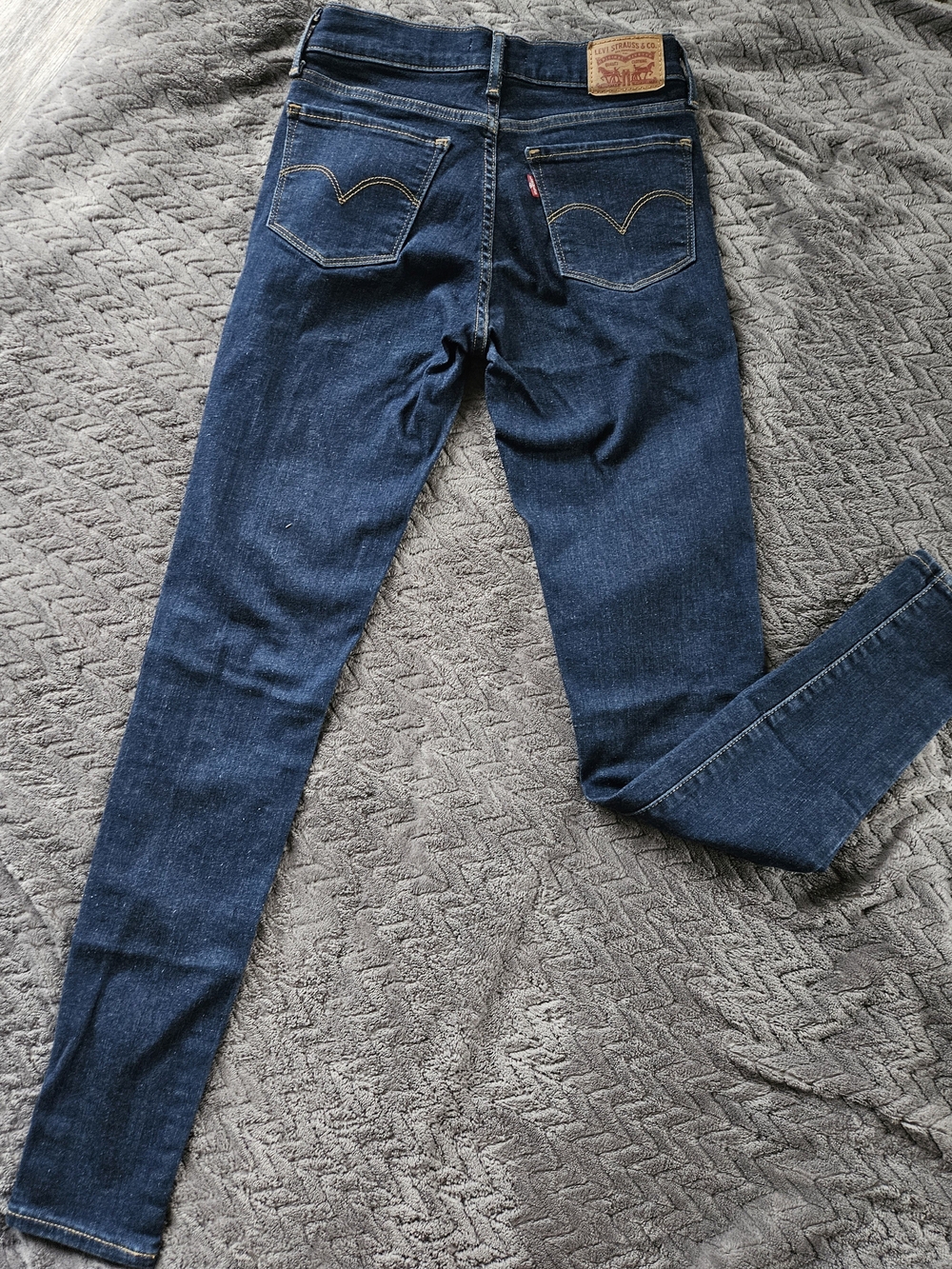 Levi's Women's Indigo Skinny Jeans - 710 Super Skinny